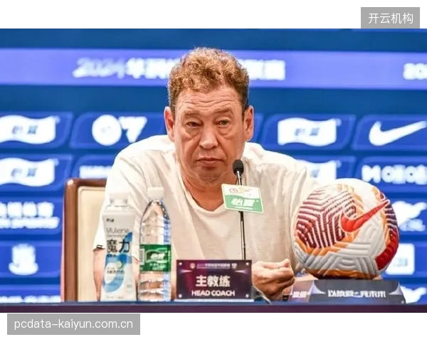 上海申花半程总结，斯卢茨基坦言扣分与伤病潮是球队陷入困境的双重主因。
